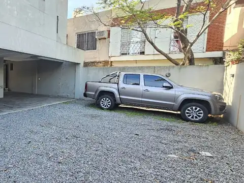Venta Cochera Fija Portón automático Villa Luzuriaga