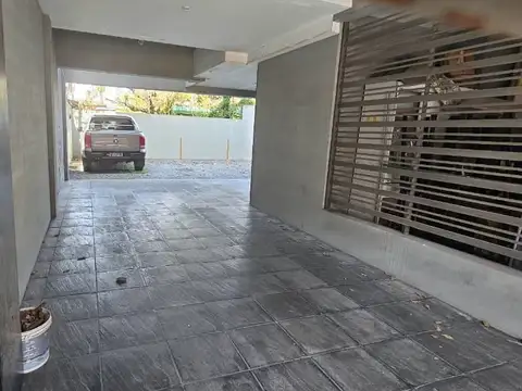 Venta Cochera Fija Portón automático Villa Luzuriaga