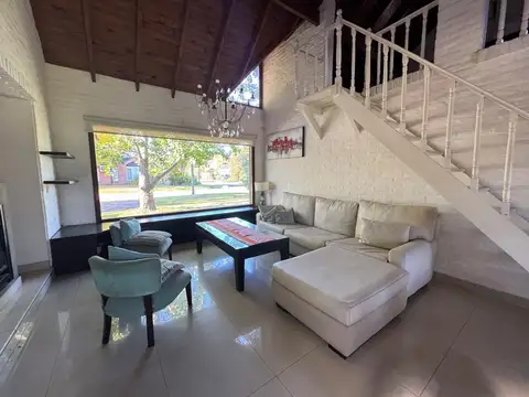 Casa en Alquiler con 7 cocheras