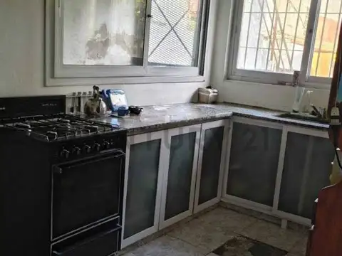 Casa 2 ambientes con 1 baño
