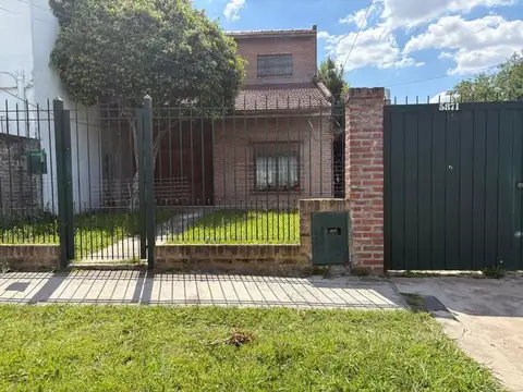 Casa en Venta en Isidro Casanova, USD 85.000