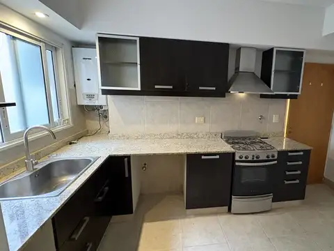 Alquiler. Depto. Semipiso. 4amb.120m2. Villa Urquiza. Cochera. Baul. SUM. Pileta.