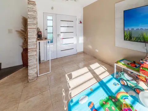 Casa en Alquiler con 1 cochera