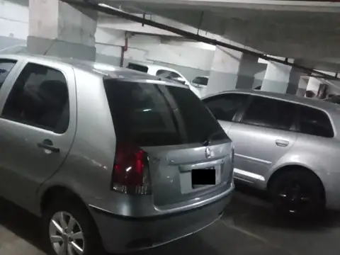 Cochera fija cubierta en el barrio de Recoleta