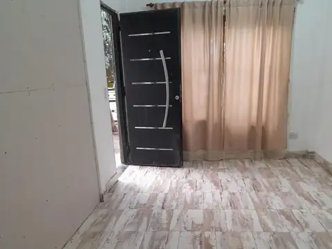 Casa en Alquiler con 1 cochera