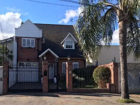 CHALET DE 5 AMBIENTES EN HAEDO CHICO