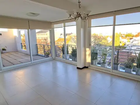 Departamento en Alquiler con 1 cocheras