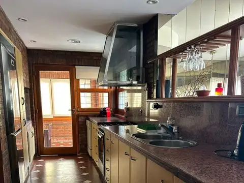 Casa 5 ambientes con 3 baños