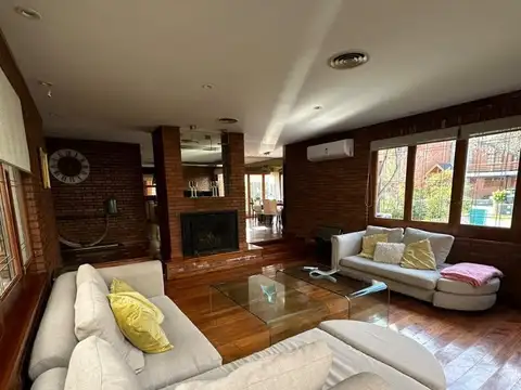 Casa 5 ambientes con 3 baños