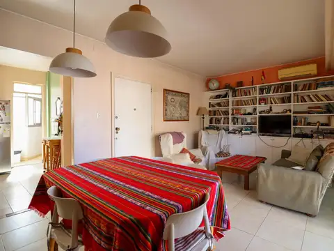 VENTA Departamento de 3 ambientes con dependencia, balcón terraza y escritorio en Almagro