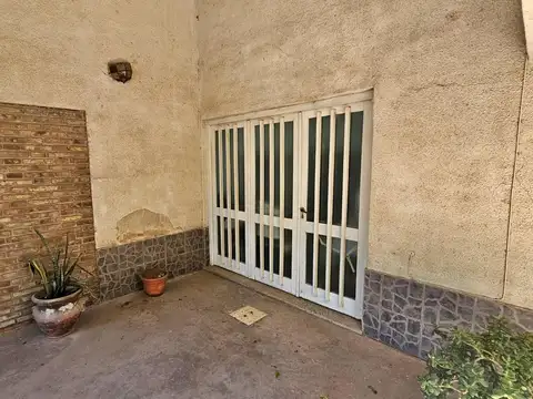 Casa 5 ambientes con 1 baño
