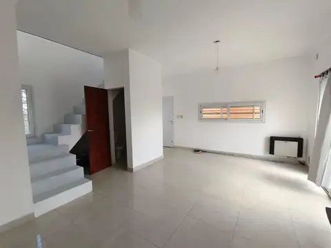Casa 3 ambientes con 2 baños