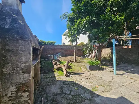 Casa 6 ambientes con 2 baños
