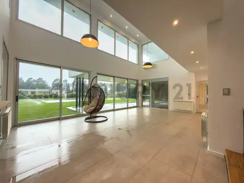 Casa 7 ambientes con 3 baños