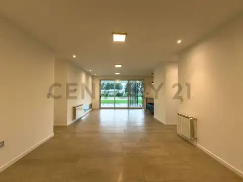 Casa en Venta con 4 cocheras