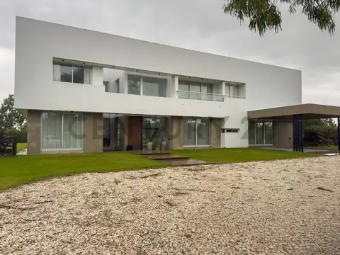 Casa en venta en Campos de Roca ll