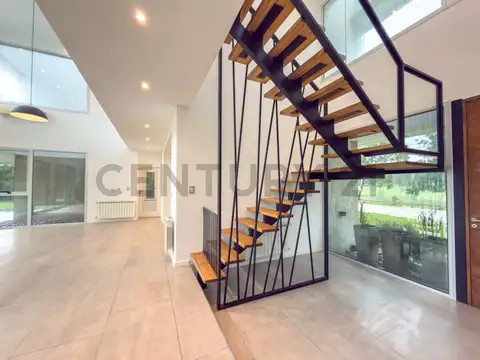 Casa 7 ambientes con 3 baños