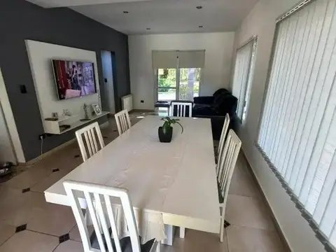 Casa 5 ambientes con 3 baños