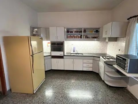 VENTA CASA 5 AMBIENTES , DEPOSITO O LOGISTICA