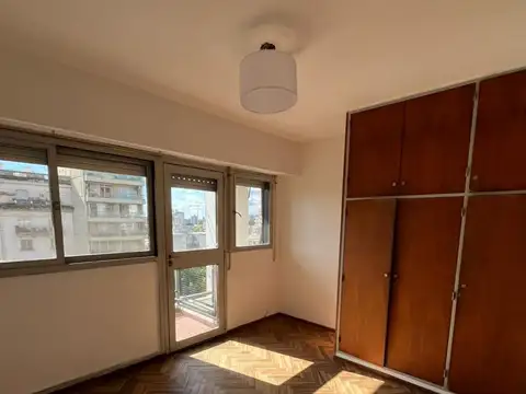 EN ALQUILER  UBICADISIMO  DPTO DE 1 DORMITORIO SOBRE BV OROÑO 500  BALCON. SOLO ESTUDIANTES 