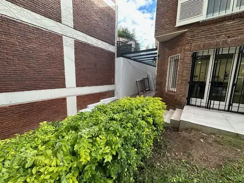 Casa Venta 4 Ambientes en Dos Plantas Jardin Cocheras Olivos