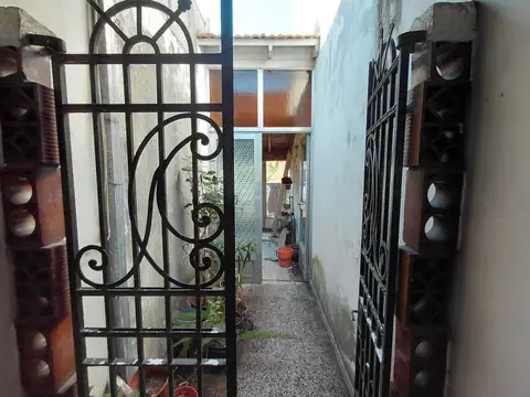 Casa 4 ambientes con 1 baño