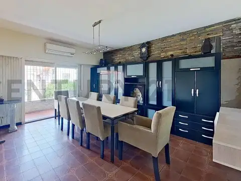 Casa 4 Ambientes con Local/Depósito y Quincho