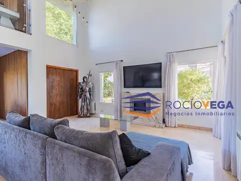 Casa en Venta con 4 cocheras