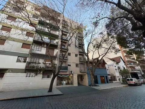 SEMIPISO 2 AMBIENTES. EXCELENTE UBICACION Y ESTADO 45 M2!