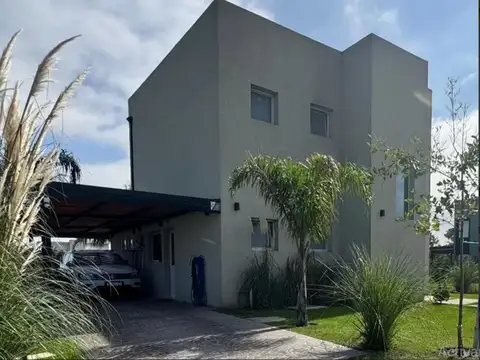 Casa a la venta en Pilar del Este