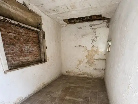 Casa 4 ambientes en esquina a reciclar totalmente