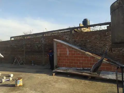 Casa 9 ambientes con 3 baños