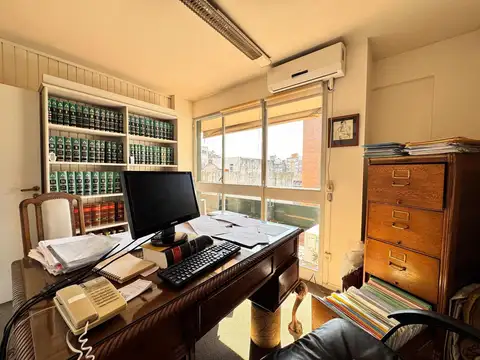 VENTA: Oficina/Departamento en pleno centro con balcón corrido al norte, Rosario