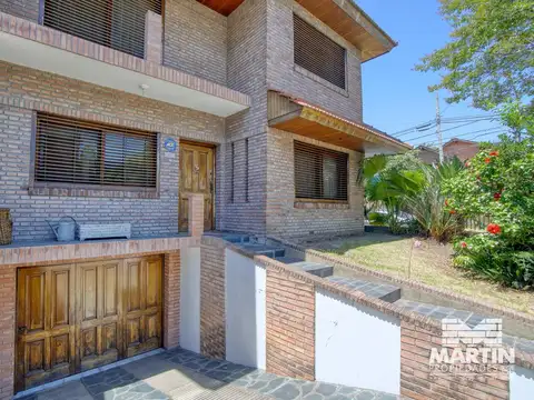 Casa en Venta con 2 cocheras