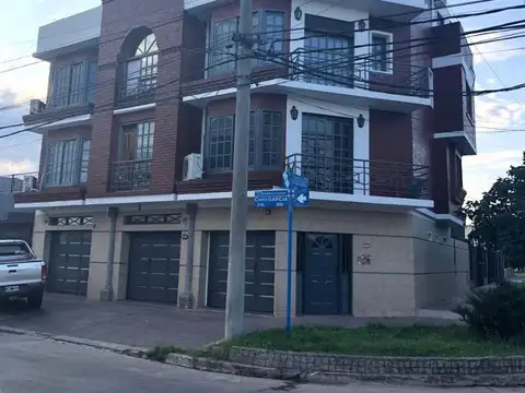 Tríplex de 4 Ambientes con Cochera en Villa Raffo