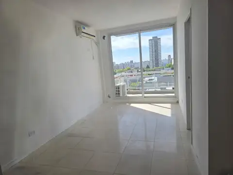 ¡Alquilá con pileta y cochera en Flores! 2 ambientes luminoso con balcón y vista abierta
