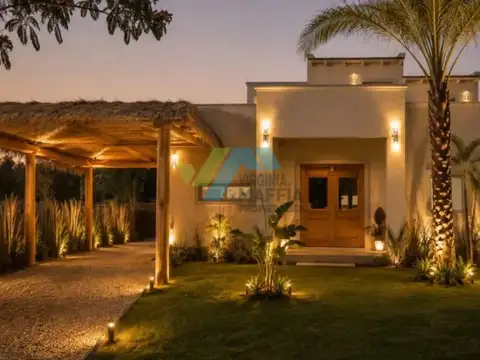 Venta Casa 2 Plantas, Piscina. Lote Interno, San Ramón. Pilar del Este.-