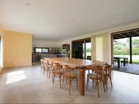 LOTE CON CASA 5 AMB PILETA TENIS LOMA ESCONDIDA