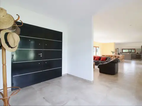 Casa 7 ambientes con 4 baños