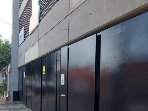Venta - Departamento 2 ambientes en Victoria con balcón y cochera
