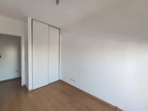 HERMOSO 3 AMB CFTE BCON - PILETA - PARRILLA - 69 m2