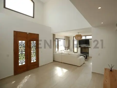 Casa 5 ambientes con 3 baños