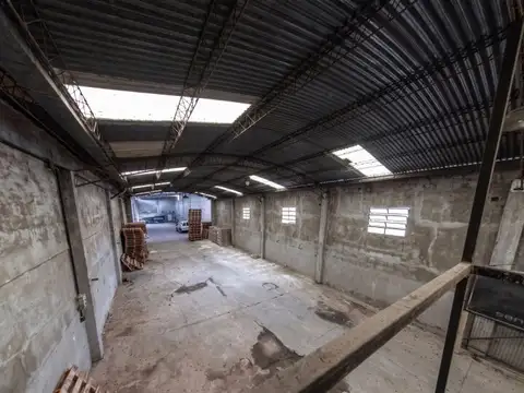 Dr. Riva 1745 - Galpón 500 m2