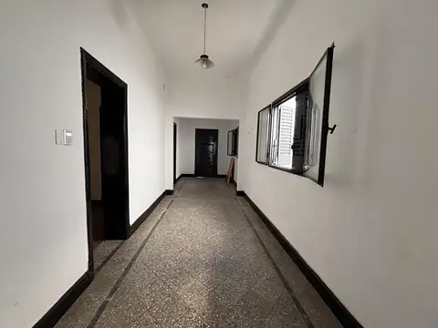 Casa 6 ambientes con 2 baños
