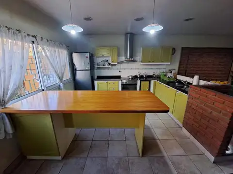 Casa 3 ambientes con 2 baños