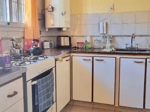 Casa 2 ambientes con 2 baños