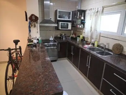 Uruguay 600, Piso 0