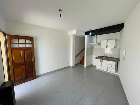Departamento en Alquiler en Bernal Oeste, $ 395.000
