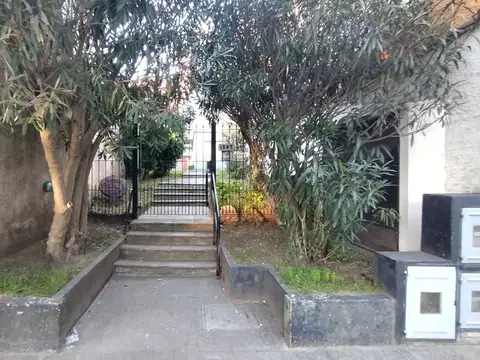 Luminoso dos ambientes a un pasito de todo