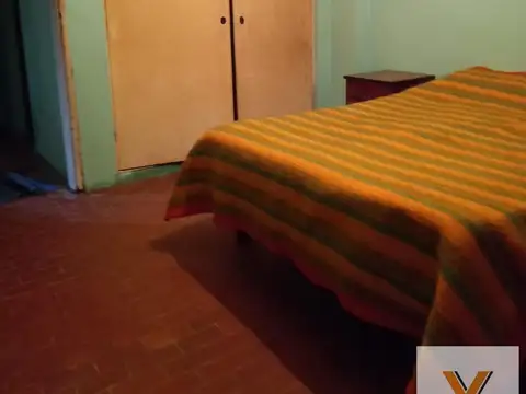 Casa 7 ambientes con 2 baños